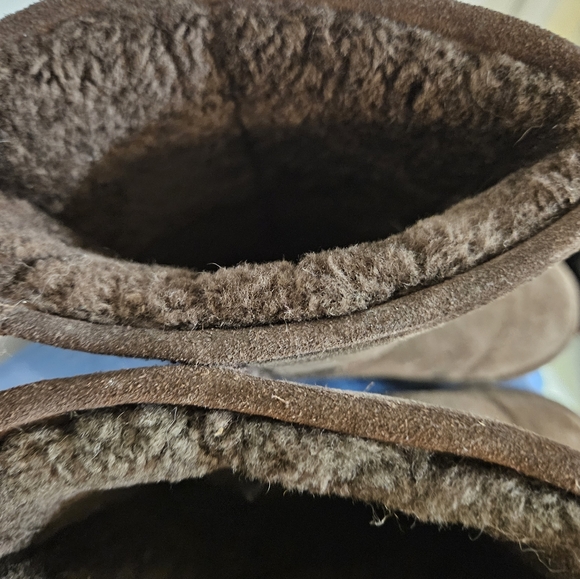 Bearpaw Chocolate Suede Boot Wool-lined - Picture 6 of 13